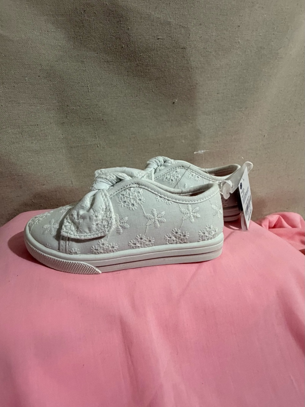 Carters Kids White Embroidered Bow Slip-On Sneakers Size 8